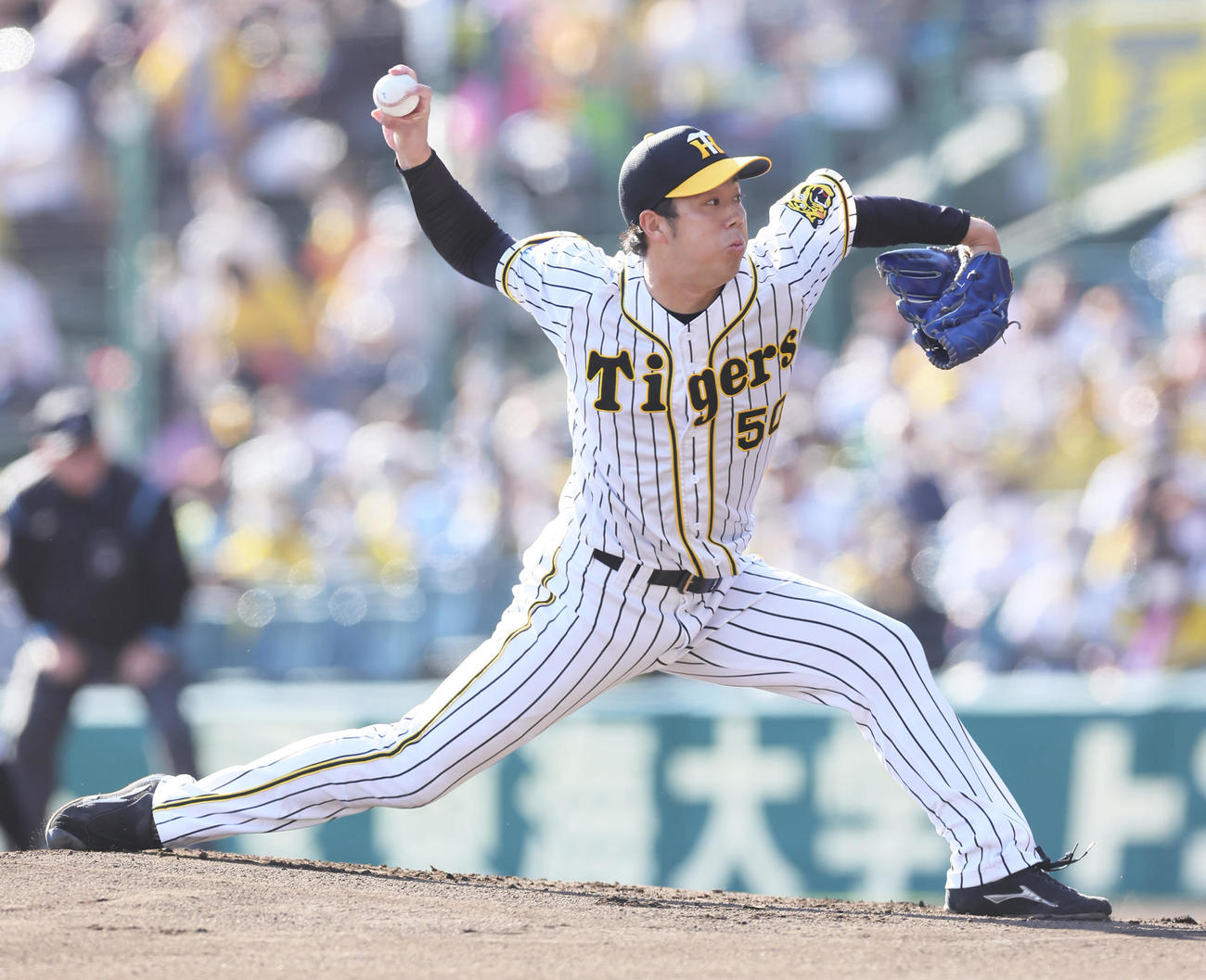 阪神対巨人　阪神先発の青柳（撮影・足立雅史）