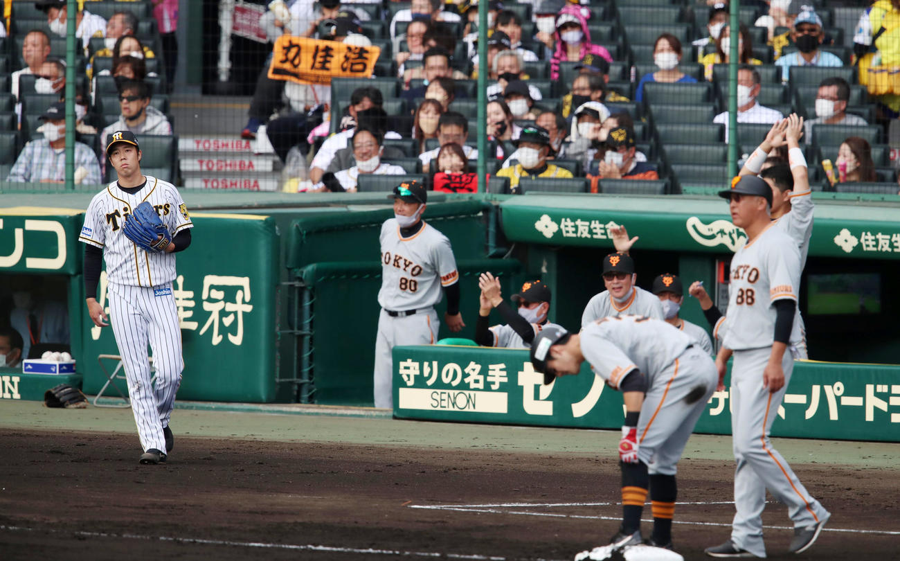 阪神対巨人　3回表巨人2死満塁、青柳は丸に右前適時打を打たれ失点（撮影・加藤哉）