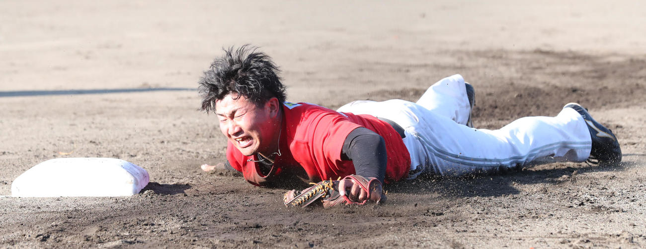 特守で藤本博史監督のノックを受ける野村大樹（撮影・梅根麻紀）