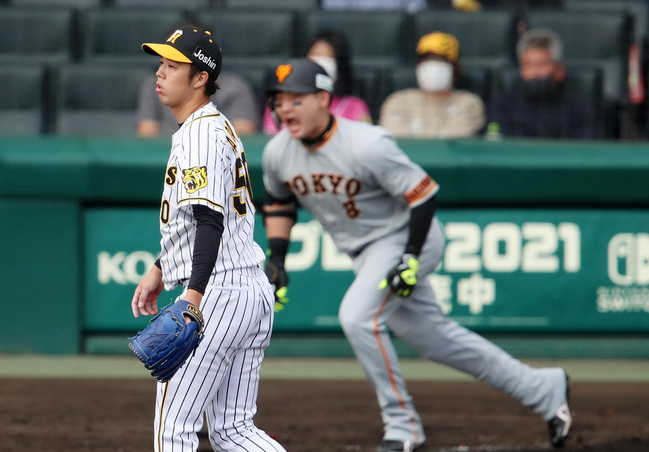 阪神対巨人　3回表巨人2死満塁、青柳は丸に2点適時打を打たれる（撮影・加藤哉）