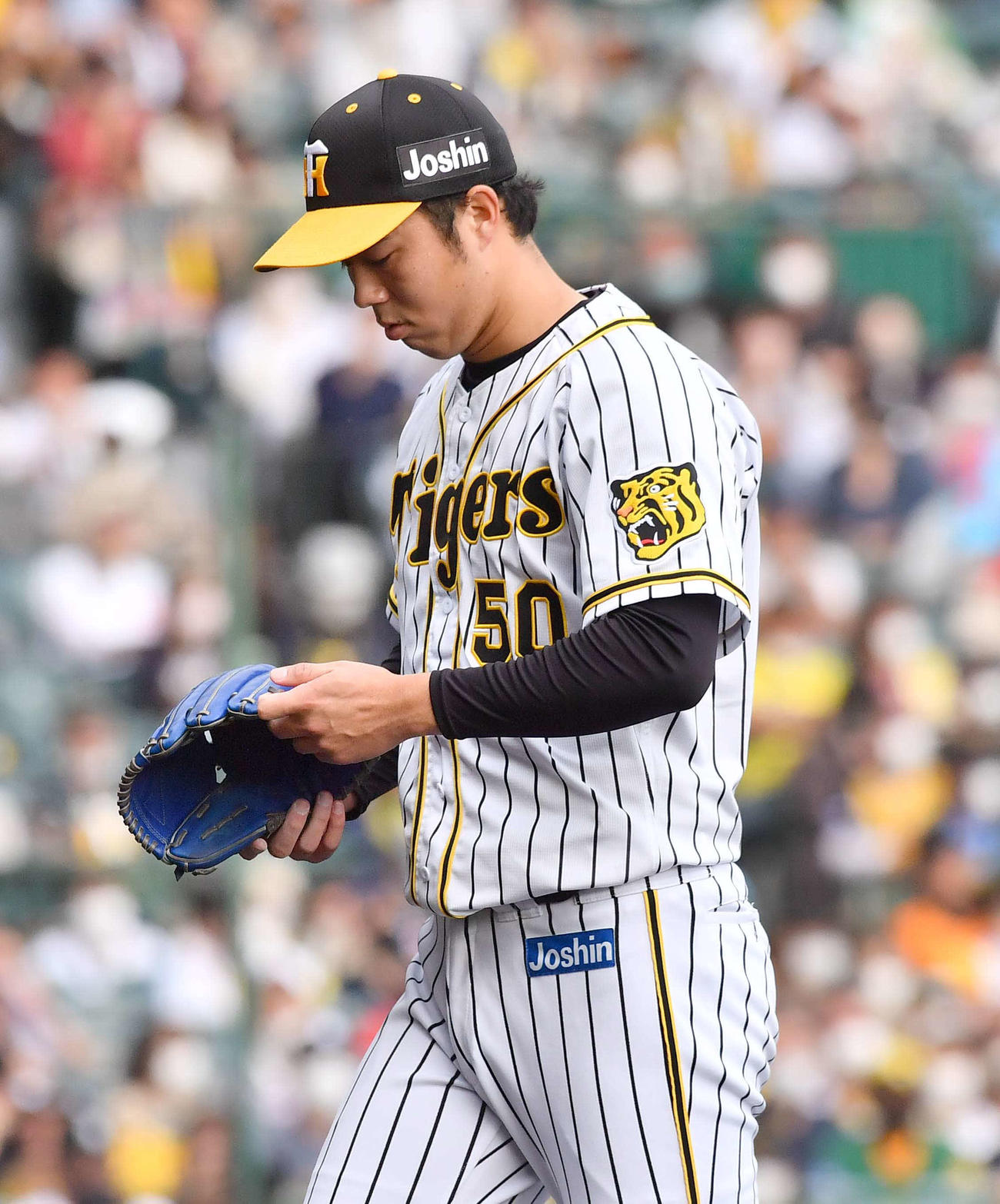 阪神対巨人　3回途中3失点で降板する青柳（撮影・上田博志）