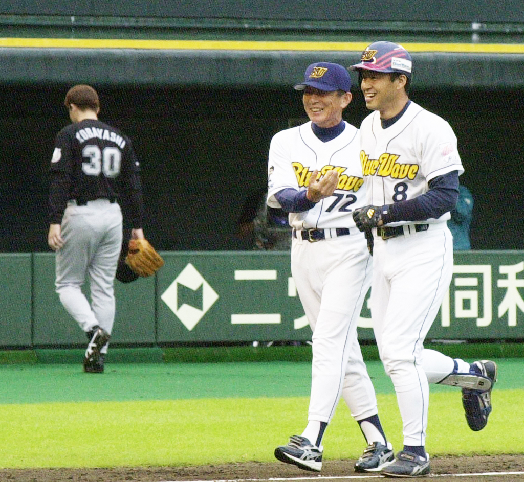 01年9月、ロッテ小林雅英から通算14本目の満塁本塁打となる代打逆転弾を放ったオリックス藤井康雄は仰木彬監督に迎えられる。