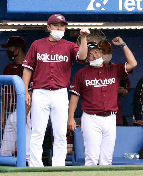 楽天 鉄平１軍打撃コーチと野村克則育成捕手コーチが退団申し出 プロ野球 日刊スポーツ