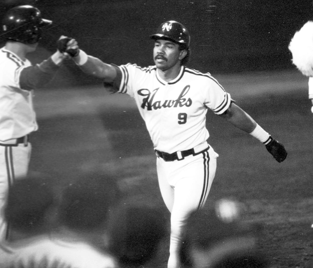 南海ホークス　トニー・バナザード　本塁打の生還（1988年5月撮影）