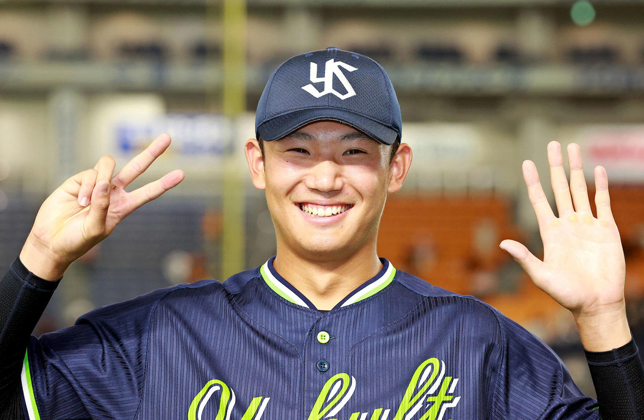 9月17日巨人戦で7勝目を挙げ笑顔を見せる奥川