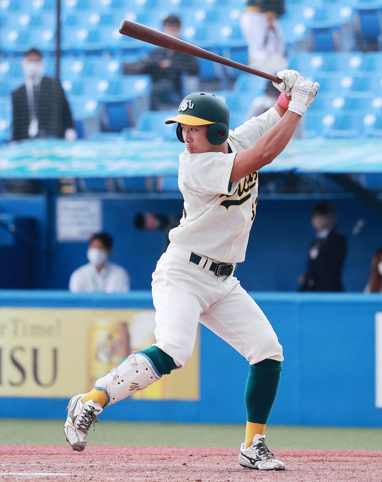 国士舘大対専大　4回裏専大2死一塁、打席で構える南保（撮影・野上伸悟）