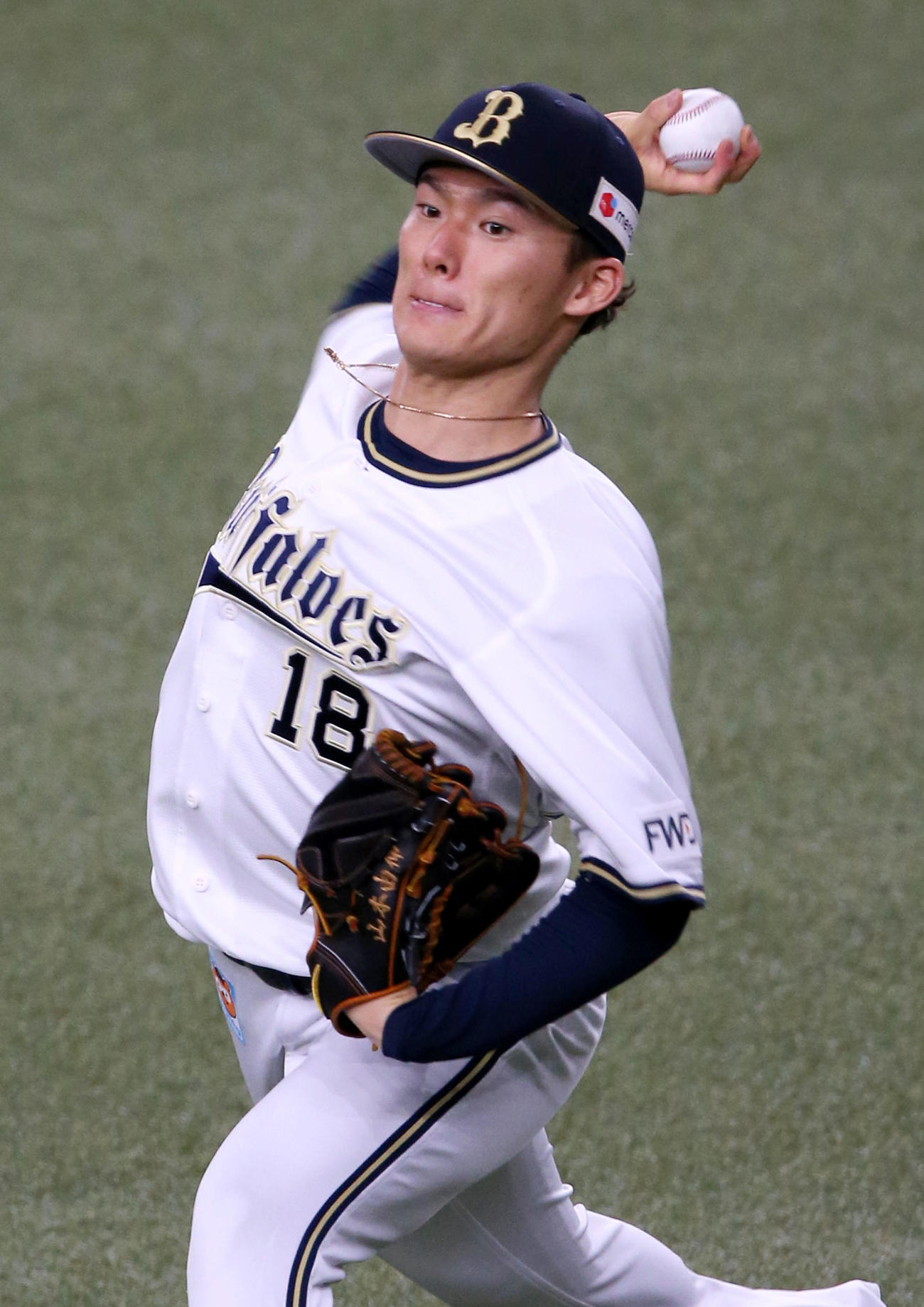 キャッチボールで力強く投げるオリックス山本由伸（撮影・上山淳一）