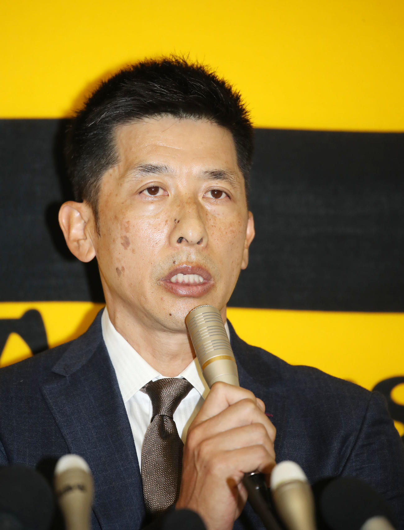 オーナー報告を終え会見する矢野監督（撮影・加藤哉）