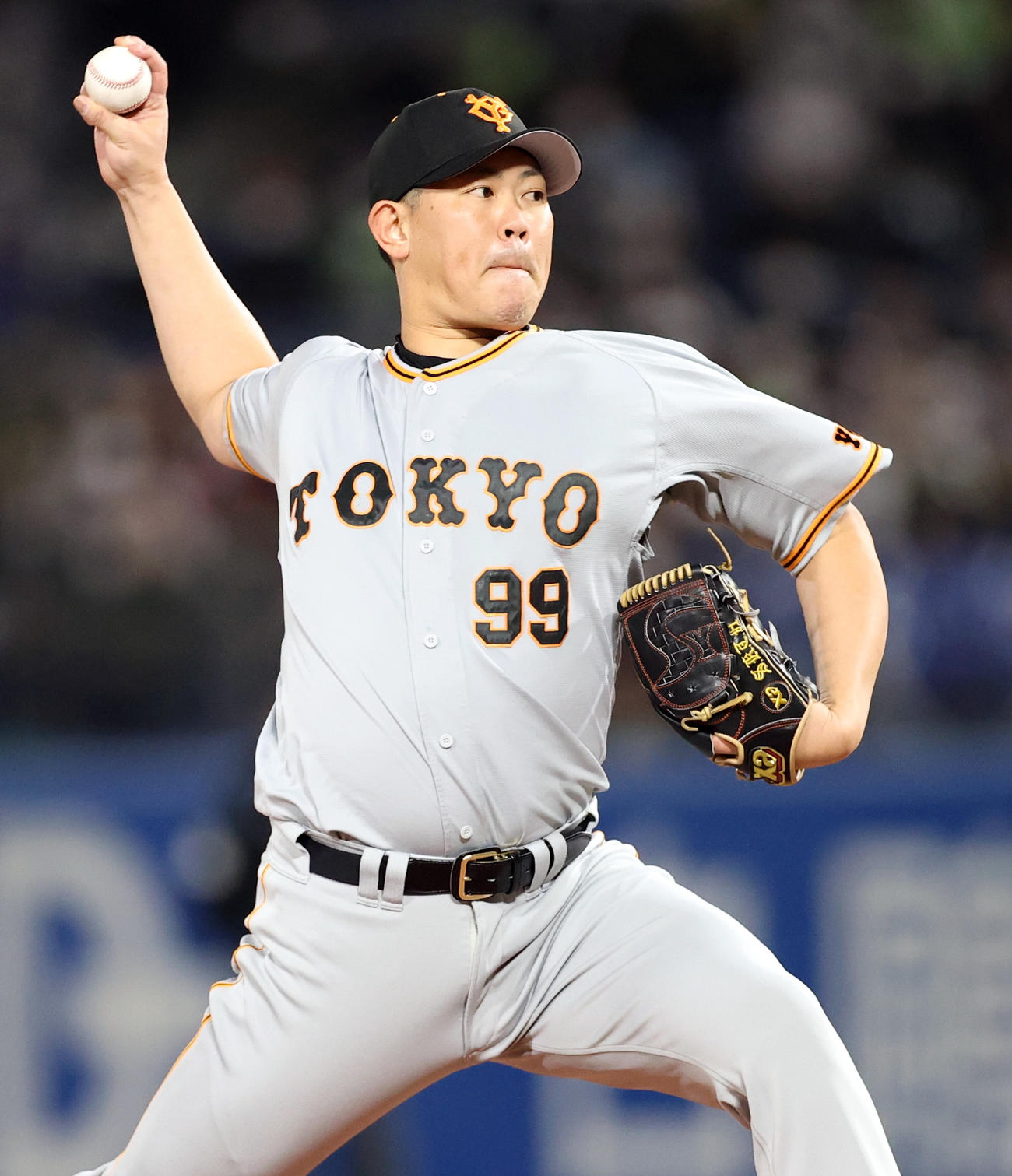 ヤクルト対巨人　巨人先発の山口（撮影・狩俣裕三）