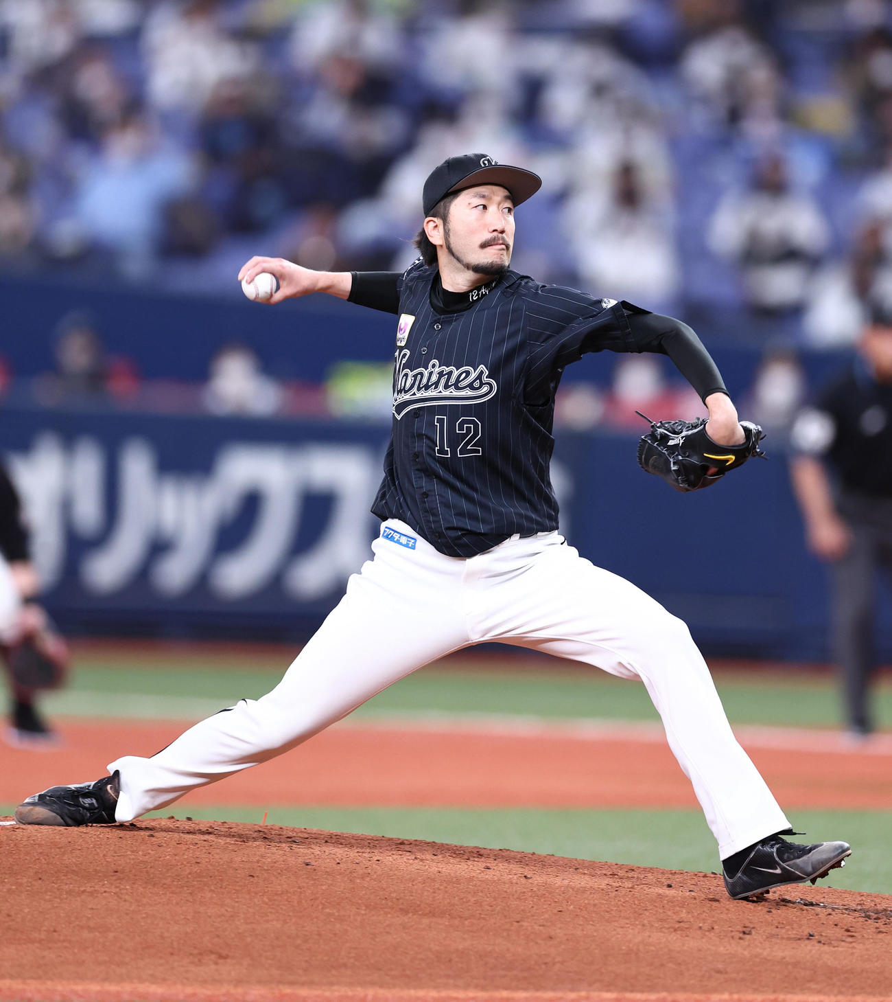 オリックス対ロッテ　力投するロッテ先発の石川（撮影・垰建太）
