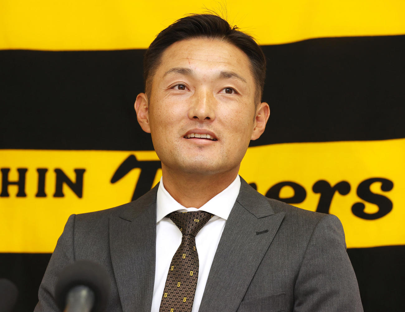 阪神2軍外野守備走塁コーチへの就任会見を行う工藤氏（撮影・清水貴仁）
