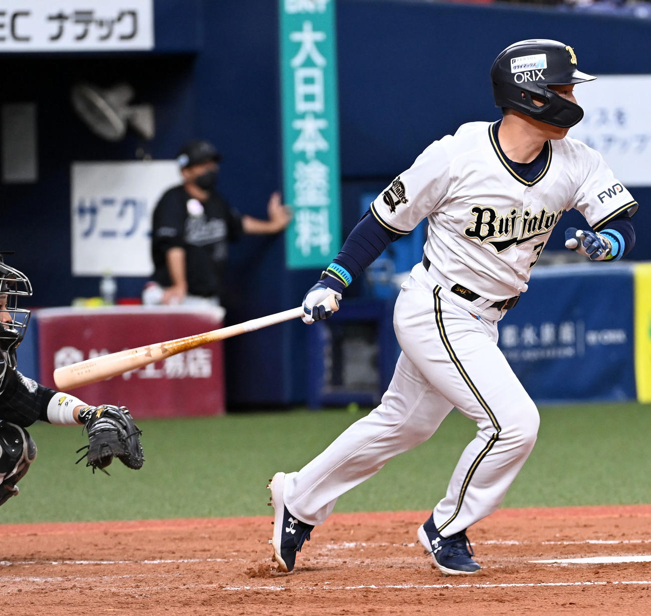 オリックス対ロッテ　3回裏オリックス2死、吉田正は中前打を放つ（撮影・前岡正明）