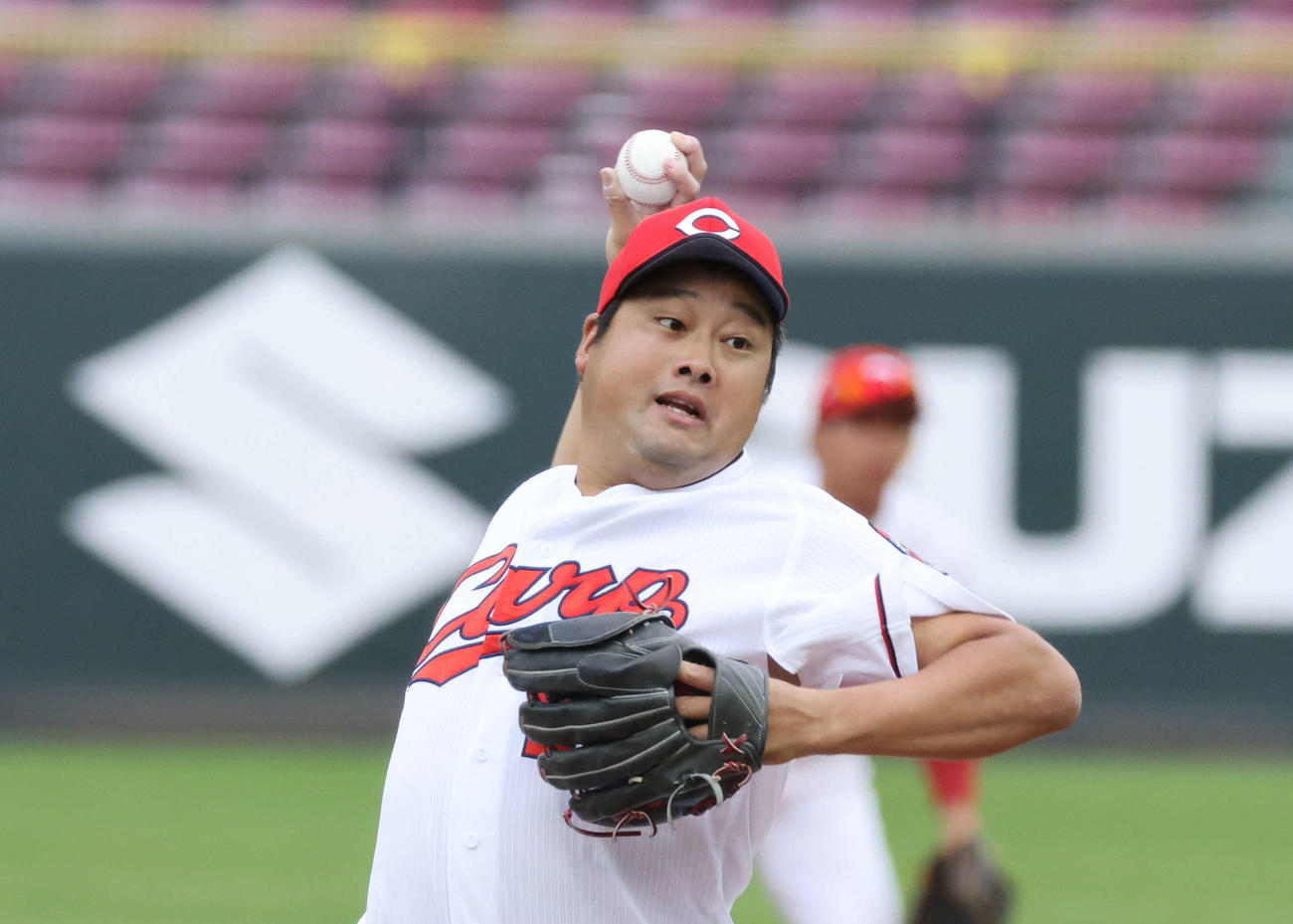 広島の紅白戦に5回から登板し、好投する中崎（撮影・加藤孝規）