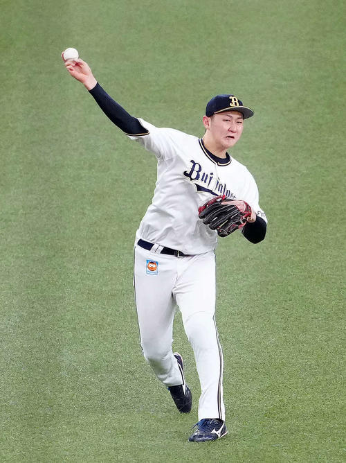 オリックス対ロッテ 9回表ロッテ2死、中村奨の打球を処理し遊ゴロとする紅林(撮影・江口和貴)