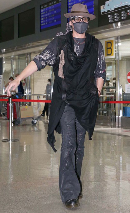 7日に沖縄・那覇空港に到着した日本ハム新庄監督