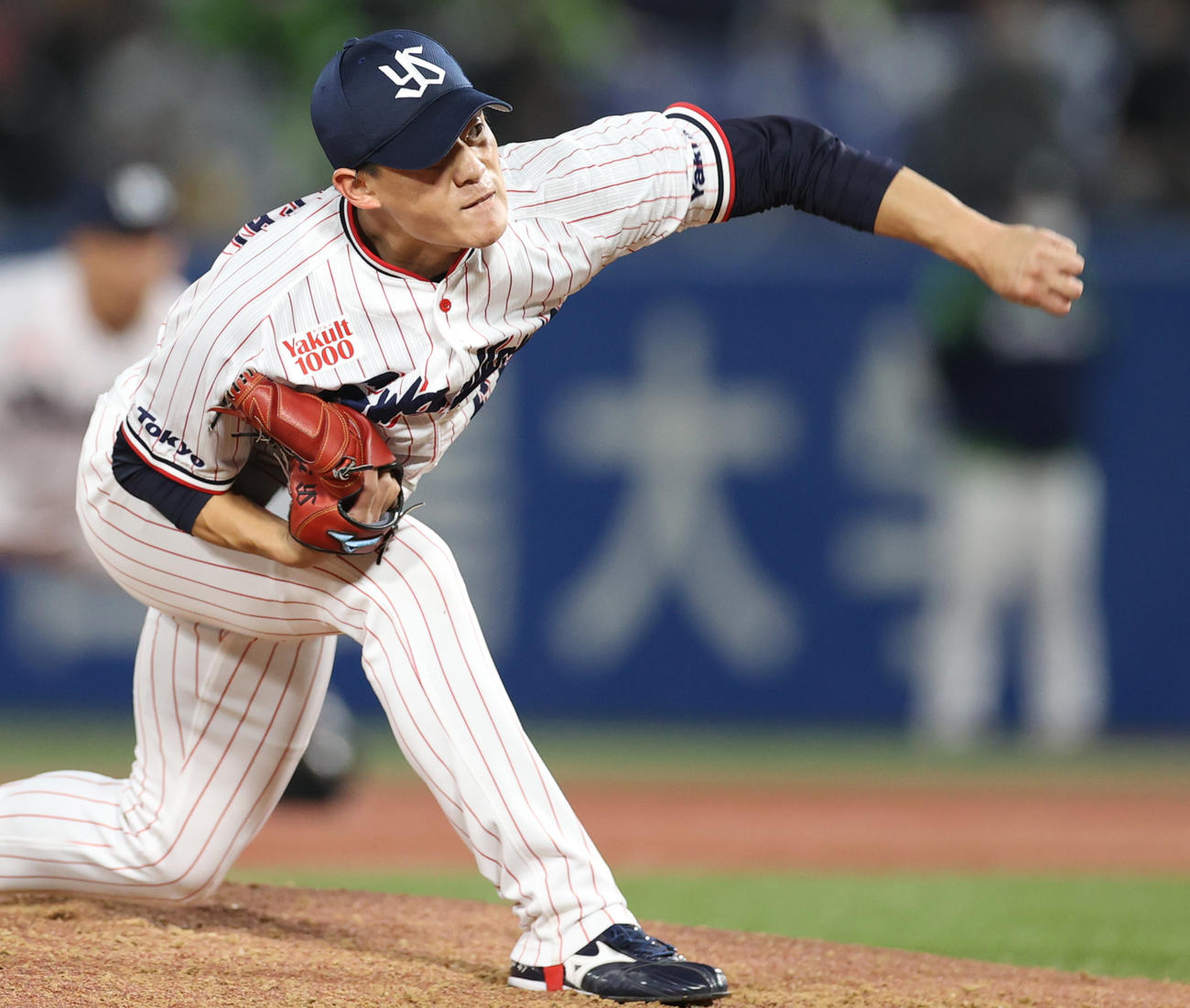 ヤクルト対巨人　ヤクルト先発の高橋（撮影・狩俣裕三）