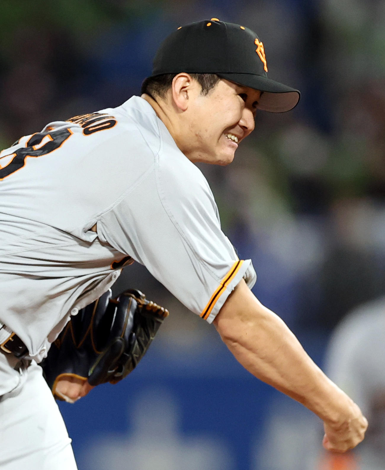 ヤクルト対巨人　巨人先発の菅野（撮影・狩俣裕三）