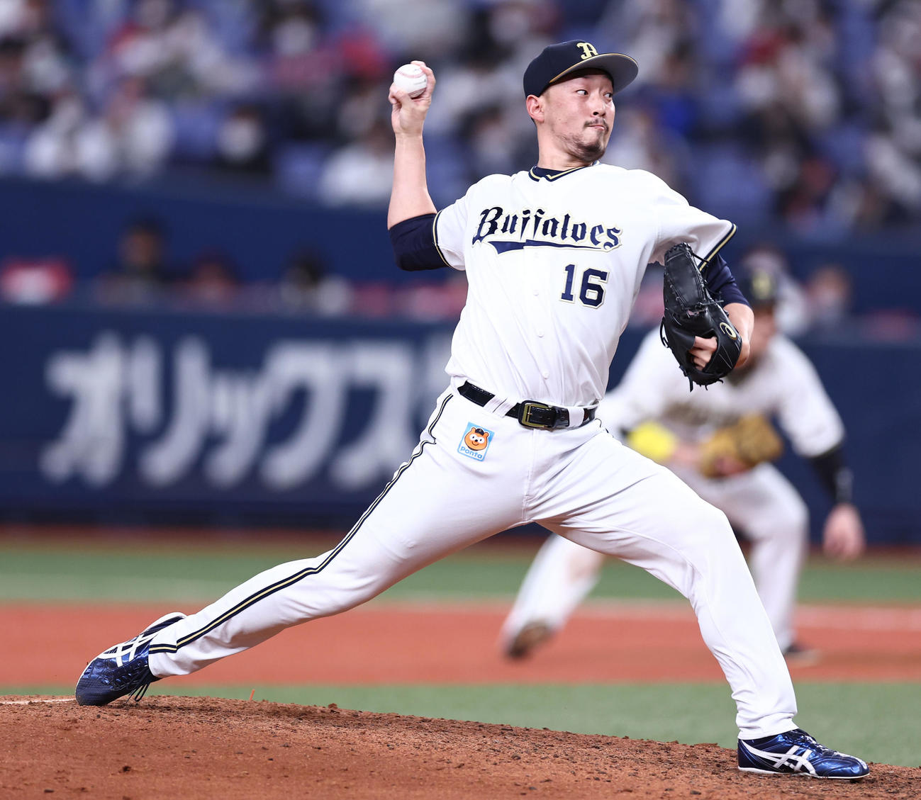 オリックス対ロッテ　9回表、オリックス4番手で登板し力投する平野（撮影・垰建太）