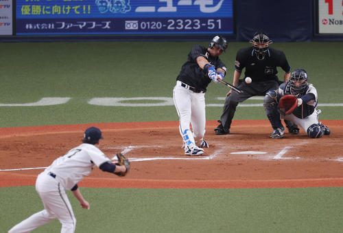 オリックス対ロッテ　7回表ロッテ無死、中前打を放つマーティン。投手海田（撮影・前田充）