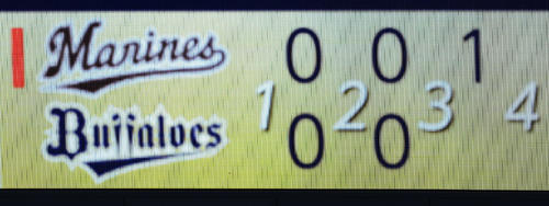オリックス対ロッテ　3回表、ロッテ中村奨の先制犠飛で上げた1点を表示する電光掲示板（撮影・江口和貴）