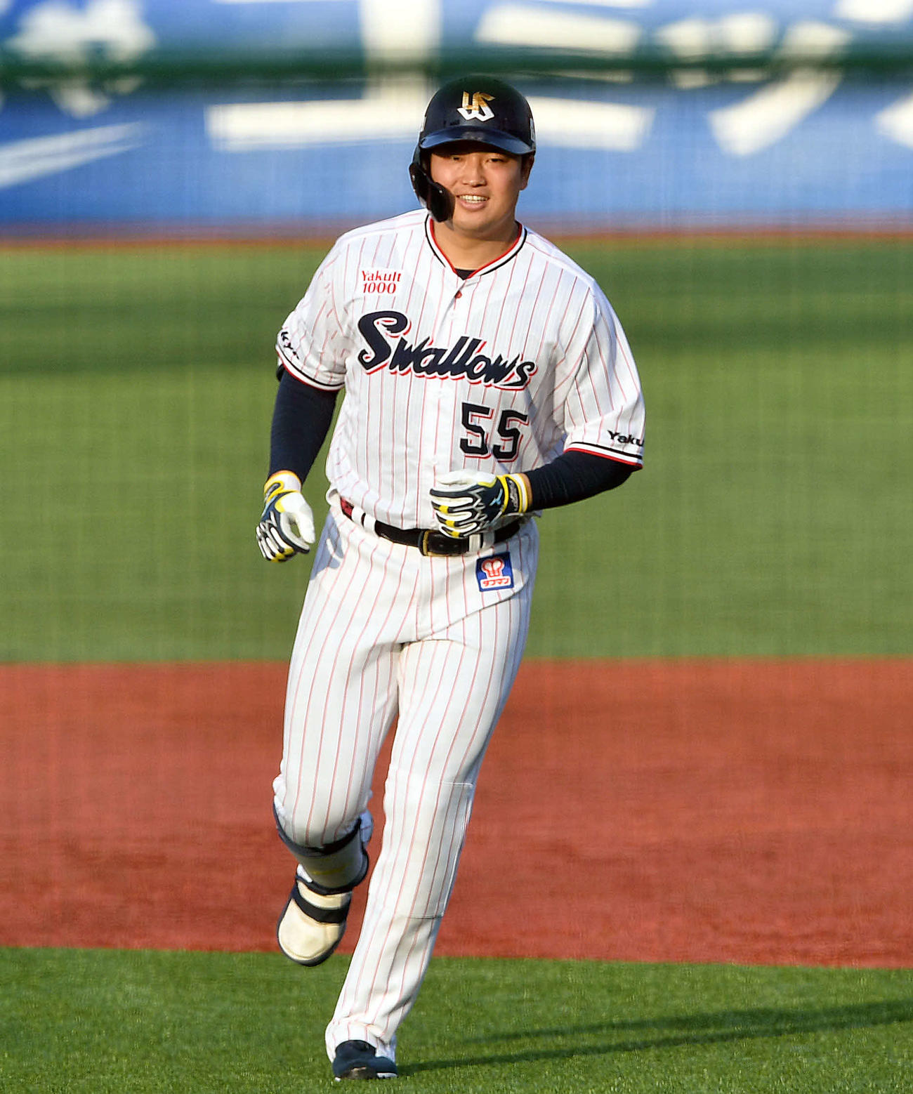 シート打撃でヤクルト小川から本塁打を放ち笑顔の村上（撮影・滝沢徹郎）