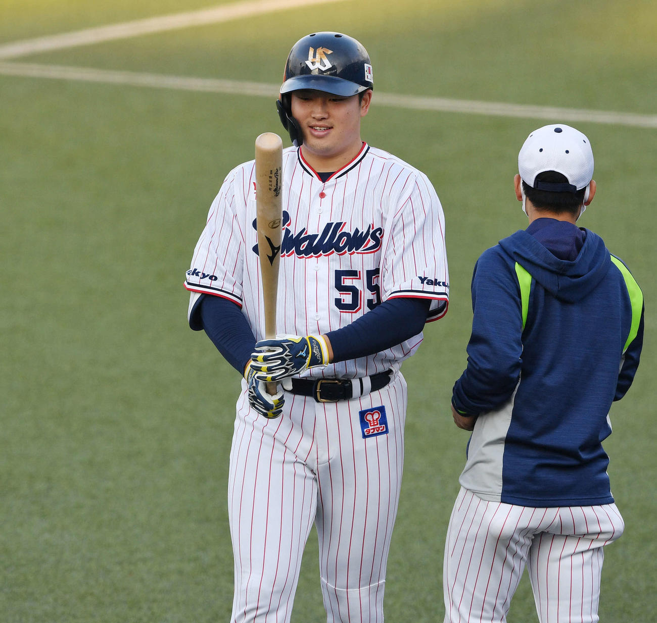 シート打撃でヤクルト石川から本塁打を放ち笑顔の村上（撮影・滝沢徹郎）