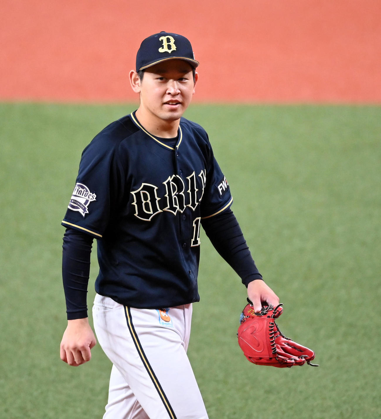 紅白戦　2回、笑顔でベンチに戻る宮城（撮影・前岡正明）