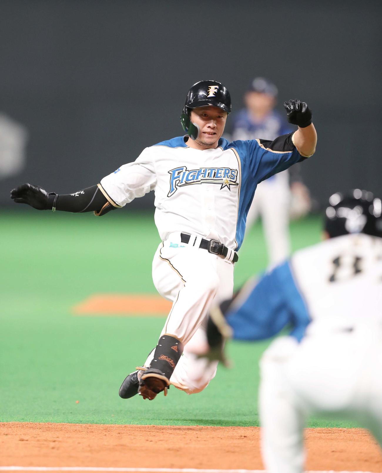 日本ハム西川遥輝（21年10月13日撮影）
