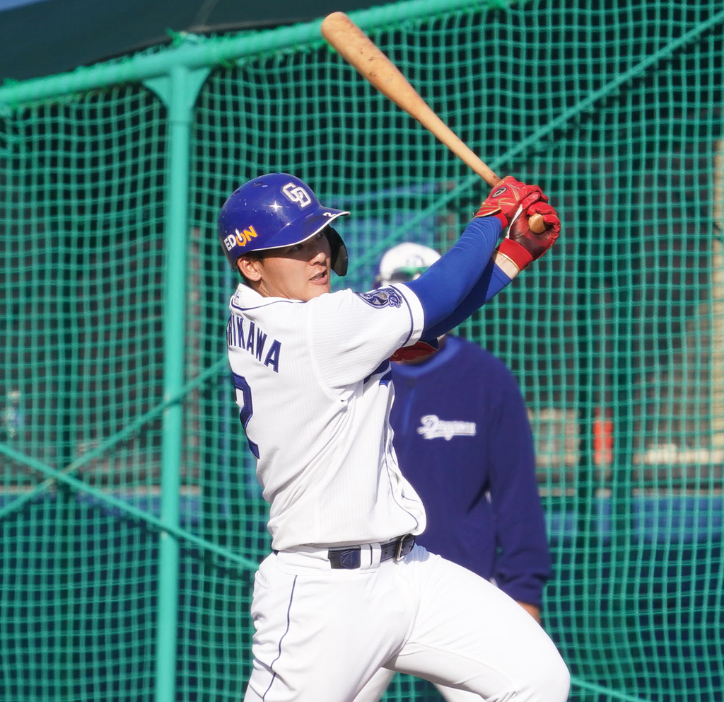 シート打撃練習で中越え二塁打を放つ石川昂（撮影・森本幸一）