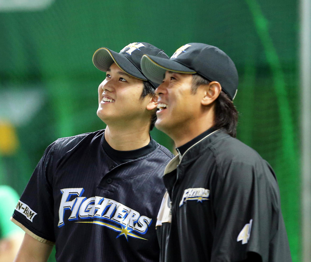 14年、日本ハム時代の大谷翔平（左）と稲葉篤紀氏