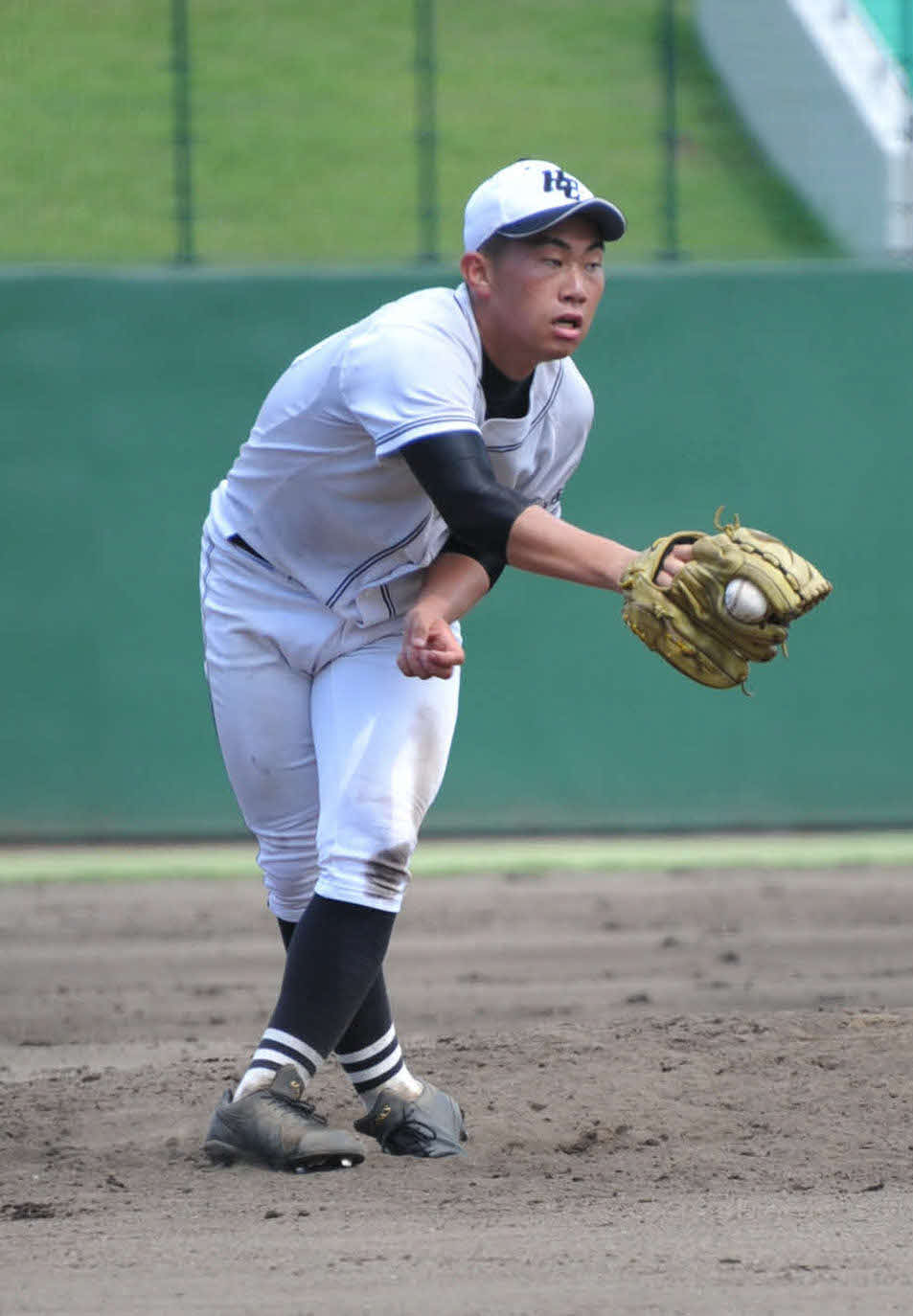 17年、グラブにボールがはさまる本庄東・桐敷