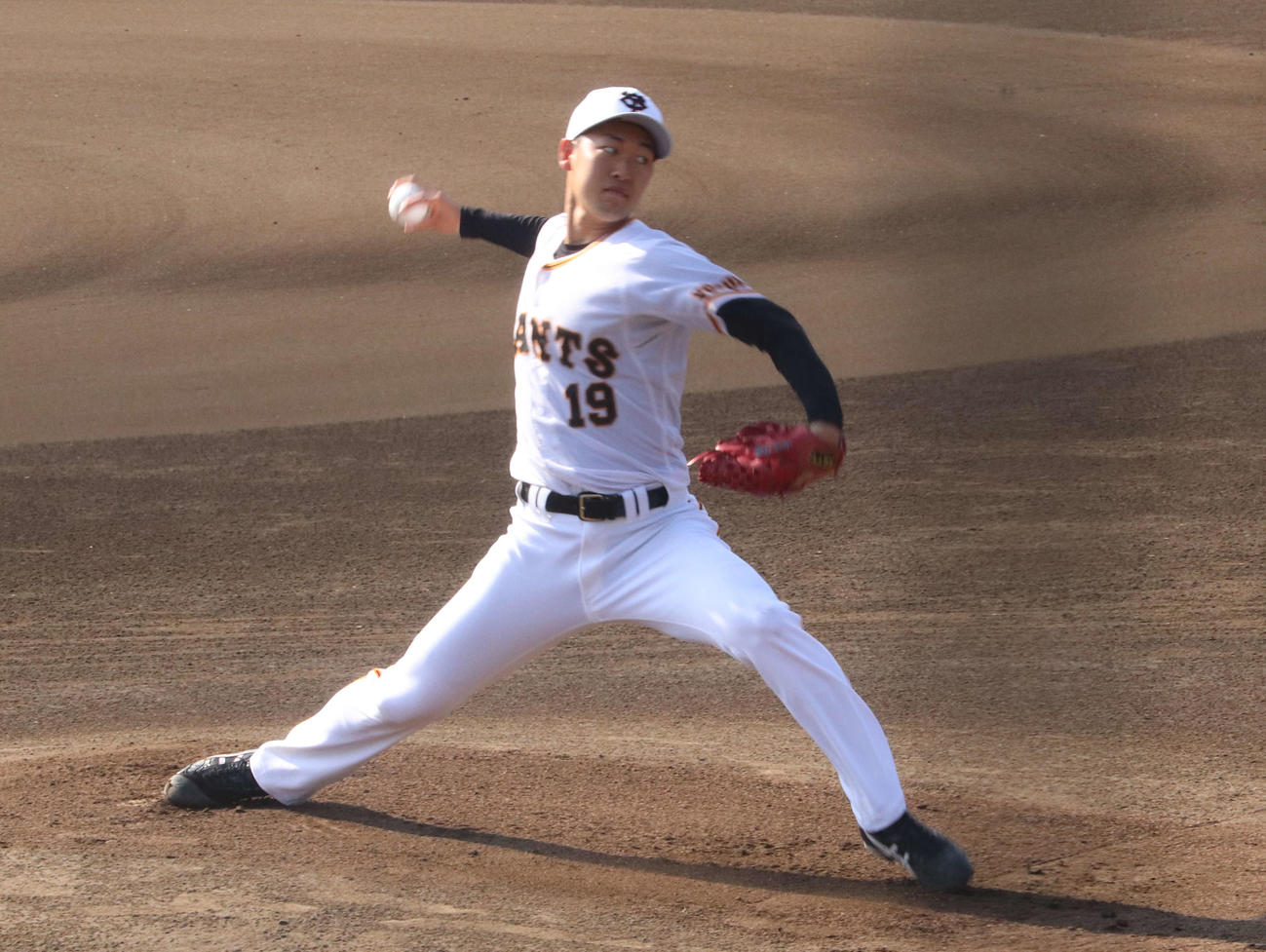 1カ所打撃に登板した巨人山崎伊（撮影・小早川宗一郎）
