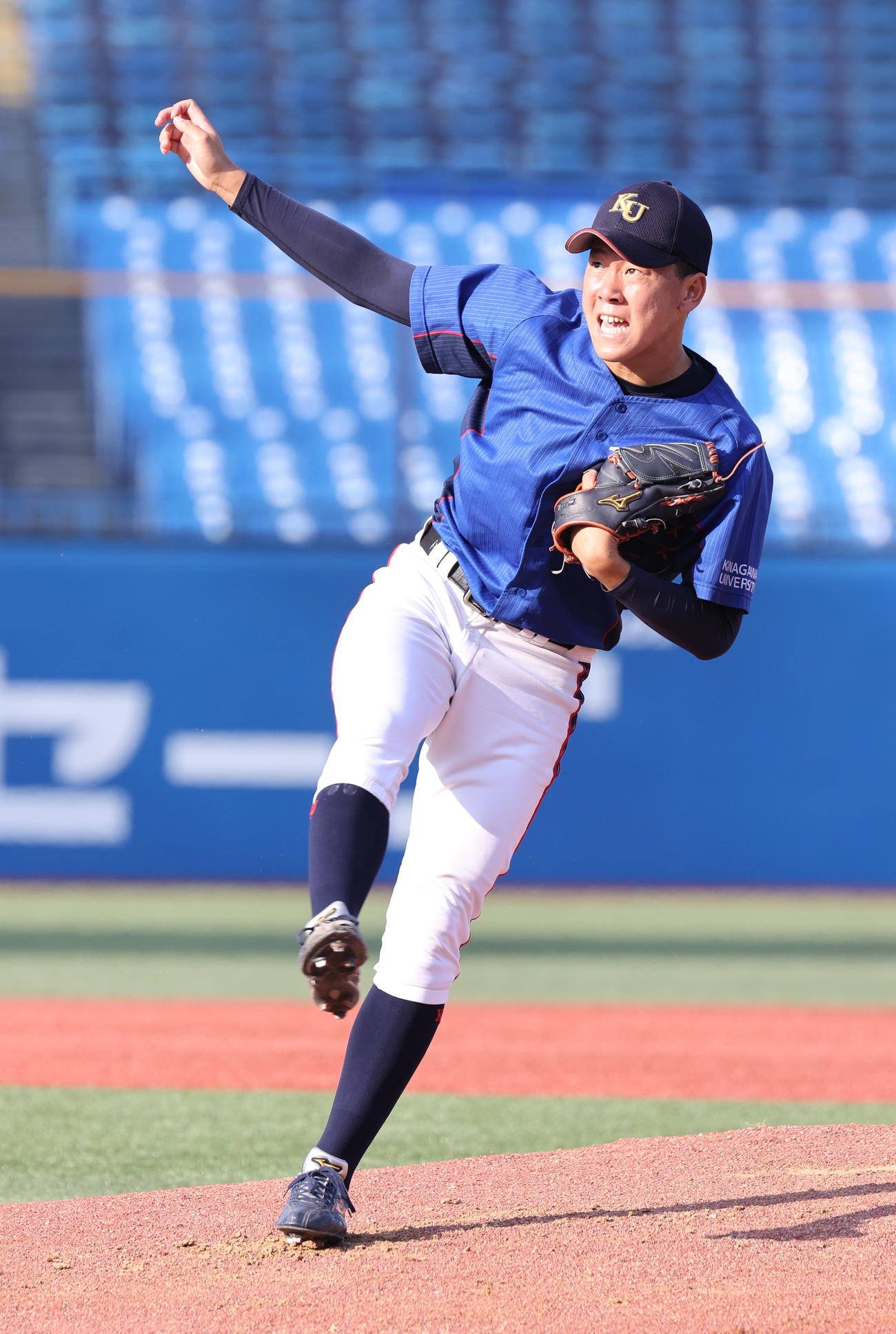龍谷大対神奈川大　力投する神奈川大先発の神野（撮影・河野匠）