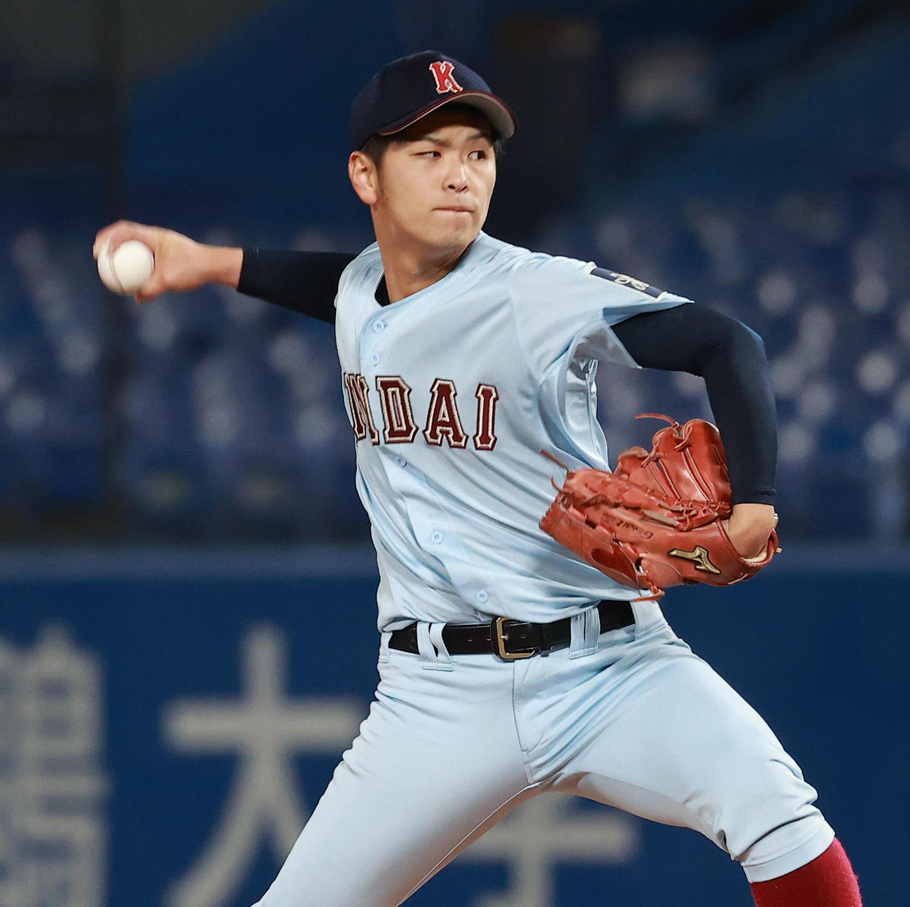佛教大対近大工学部　力投する近大工学部・沼田（撮影・野上伸悟）