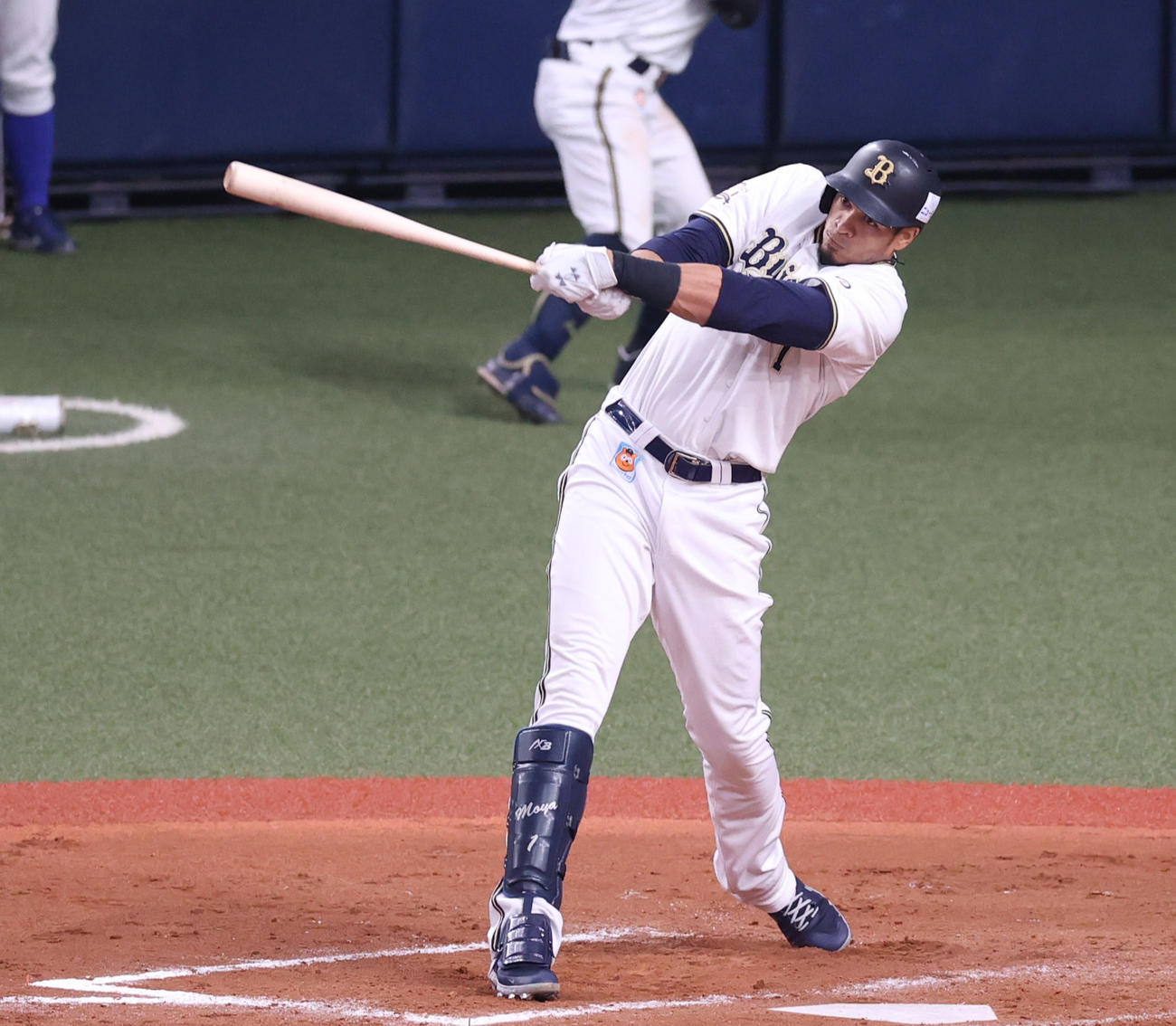 オリックス対ヤクルト　7回裏オリックス1死、右越え同点本塁打を放つモヤ（撮影・清水貴仁）