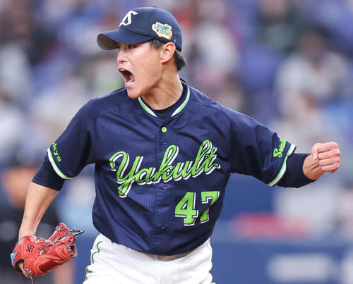 オリックス対ヤクルト　9回裏オリックス2死、代打ジョーンズを空振り三振に仕留めマウンドでガッツポーズを見せる高橋（撮影・河田真司）