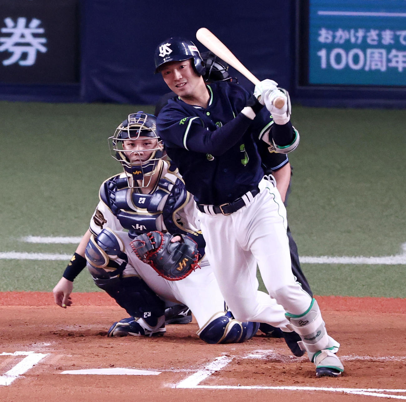 オリックス対ヤクルト　6回表ヤクルト1死、西浦は中前を放つ（撮影・加藤哉）