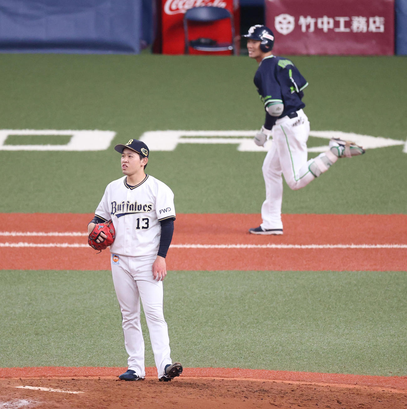 オリックス対ヤクルト　6回表ヤクルト1死、西浦に中前打を打たれるオリックス宮城（撮影・清水貴仁）