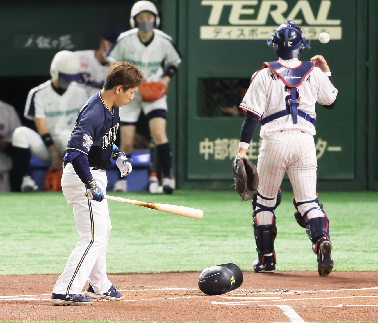 ヤクルト対オリックス　1回表オリックス2死、空振り三振に倒れた吉田正（撮影・足立雅史）