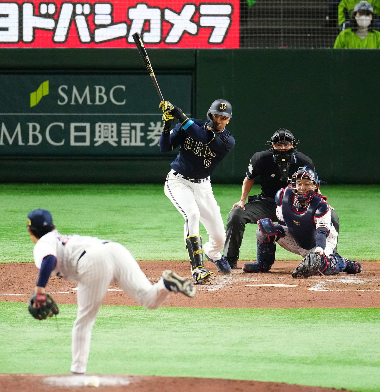 ヤクルト対オリックス　3回表オリックス1死満塁、右前に先制適時打を放つ宗。投手小川（撮影・江口和貴）