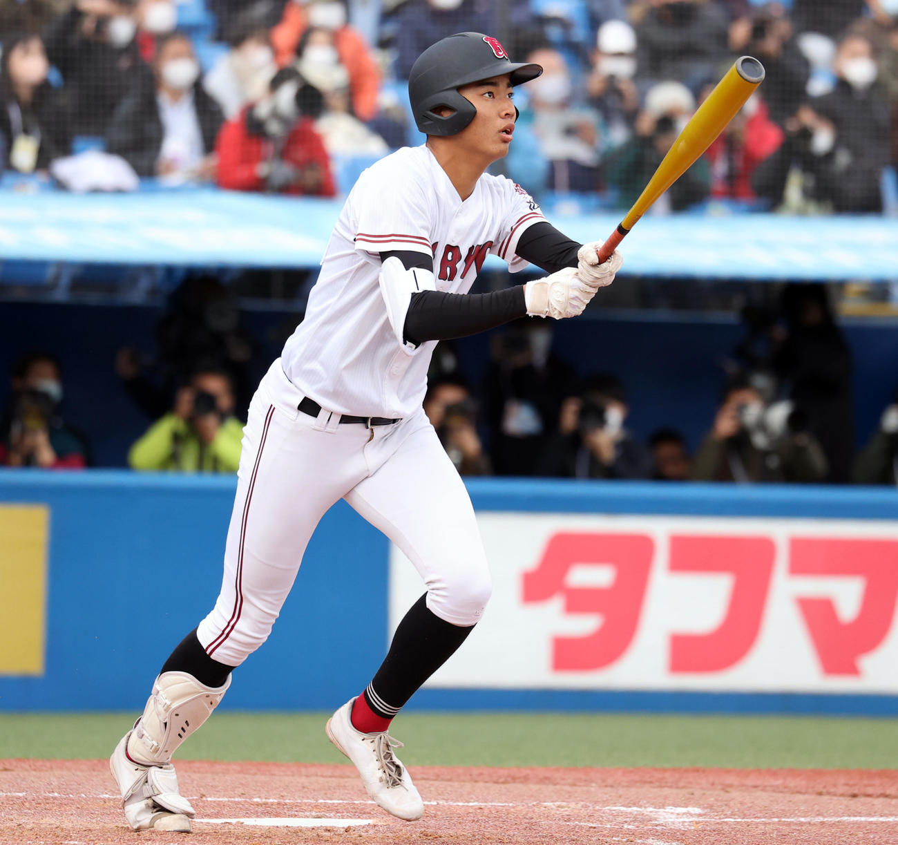 花巻東対広陵　2回裏広陵2死一、二塁、真鍋は右越え3点本塁打を放つ（撮影・浅見桂子）
