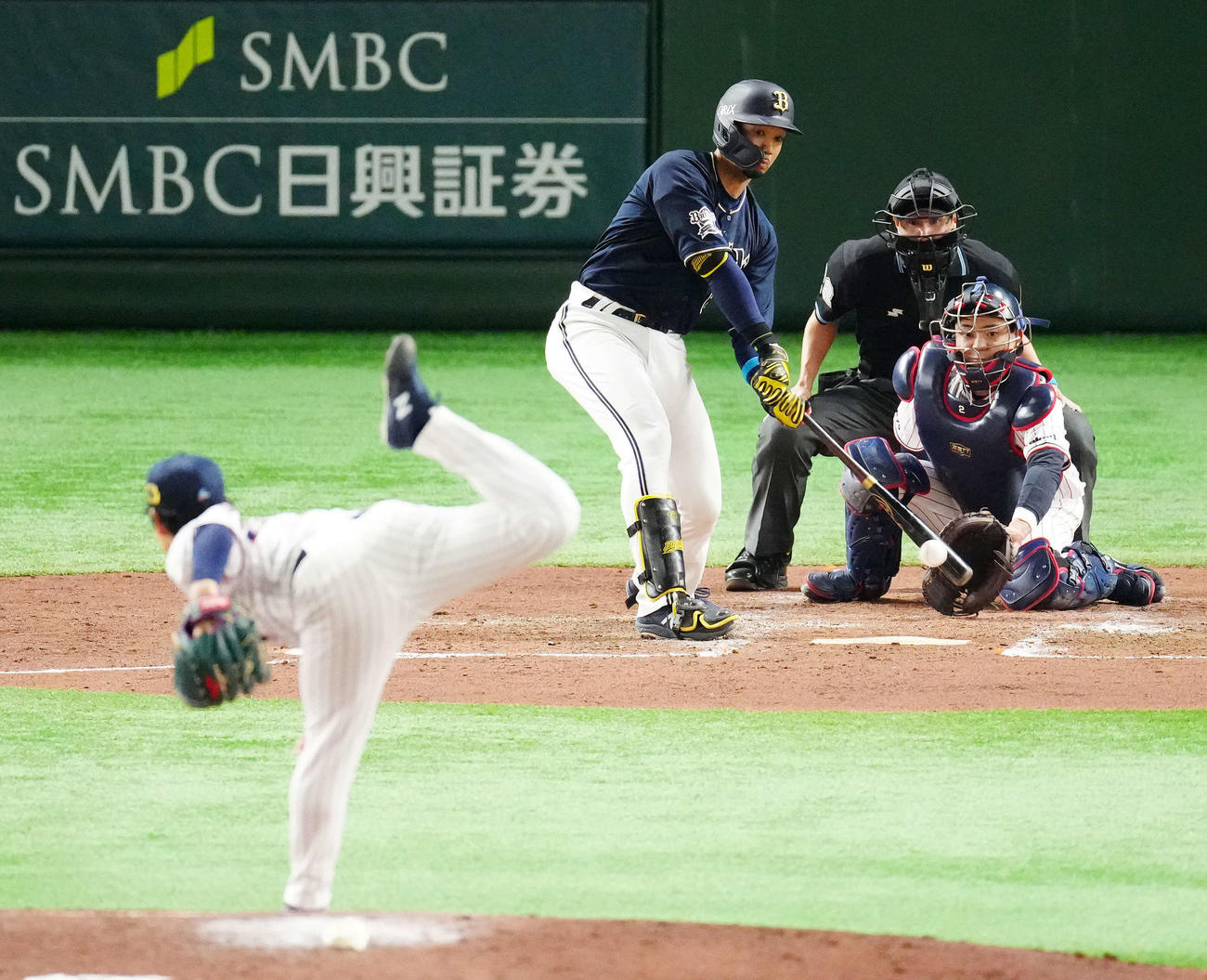 ヤクルト対オリックス　3回表オリックス1死満塁、右前に先制適時打を放つ宗。投手小川（撮影・江口和貴）
