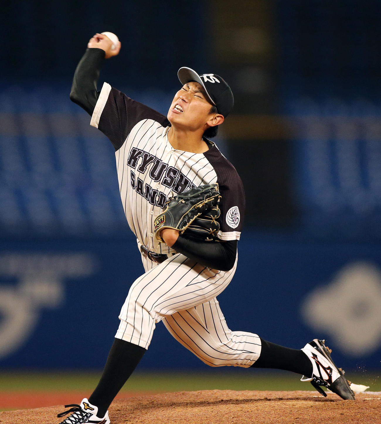九産大対国学院大　力投する九産大先発の渡辺（撮影・野上伸悟）
