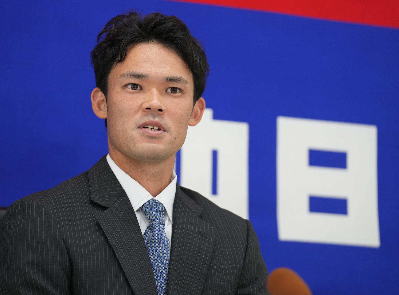 交渉を終え会見する福谷（撮影・森本幸一）