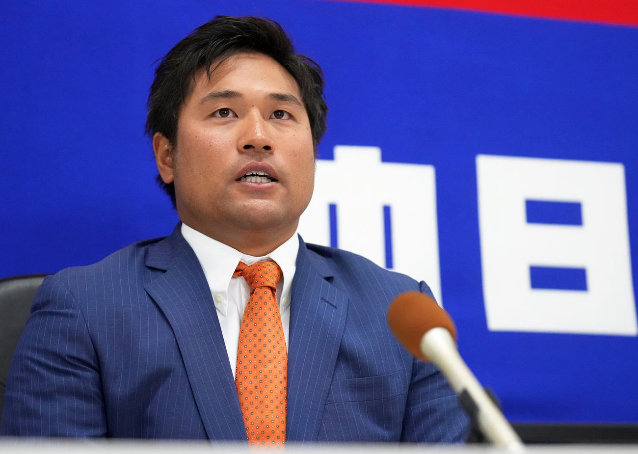 交渉を終え会見する平田（撮影・森本幸一）