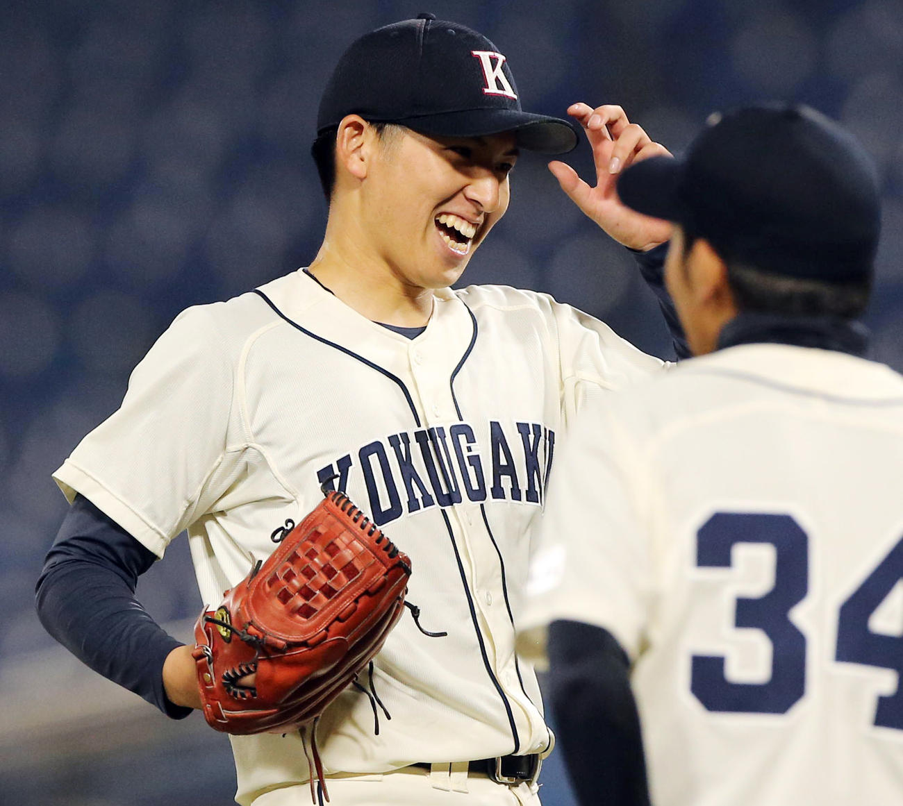 九産大対国学院大　完封勝利を挙げ喜ぶ国学院大・武内（撮影・野上伸悟）