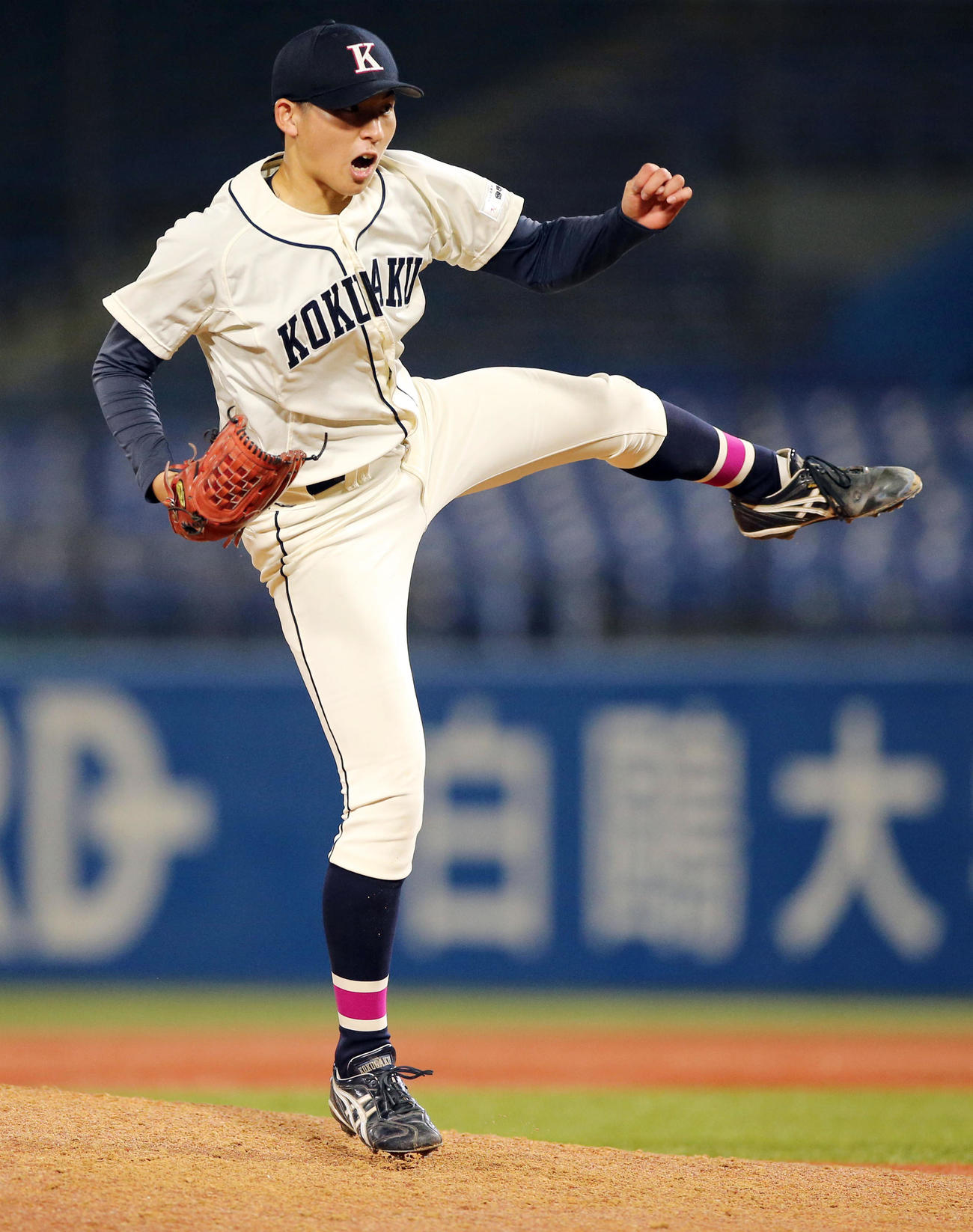 九産大対国学院大　力投する国学院大・武内（撮影・野上伸悟）