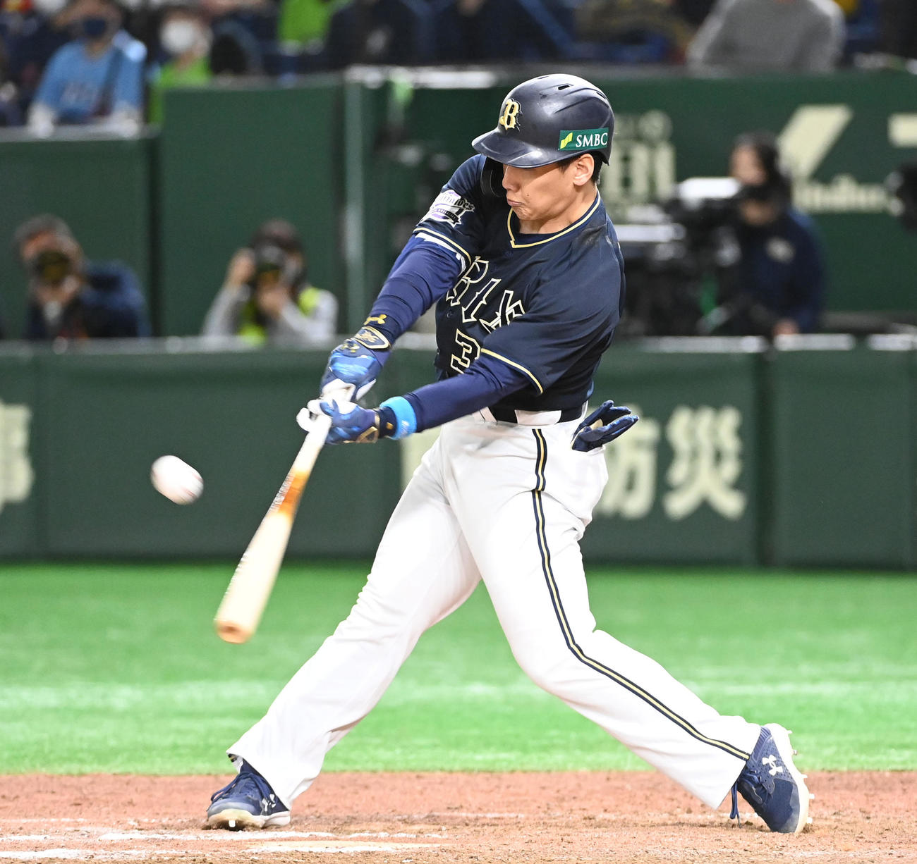 ヤクルト対オリックス　7回表オリックス2死一、二塁、吉田正は左適時二塁打を放つ（撮影・前岡正明）