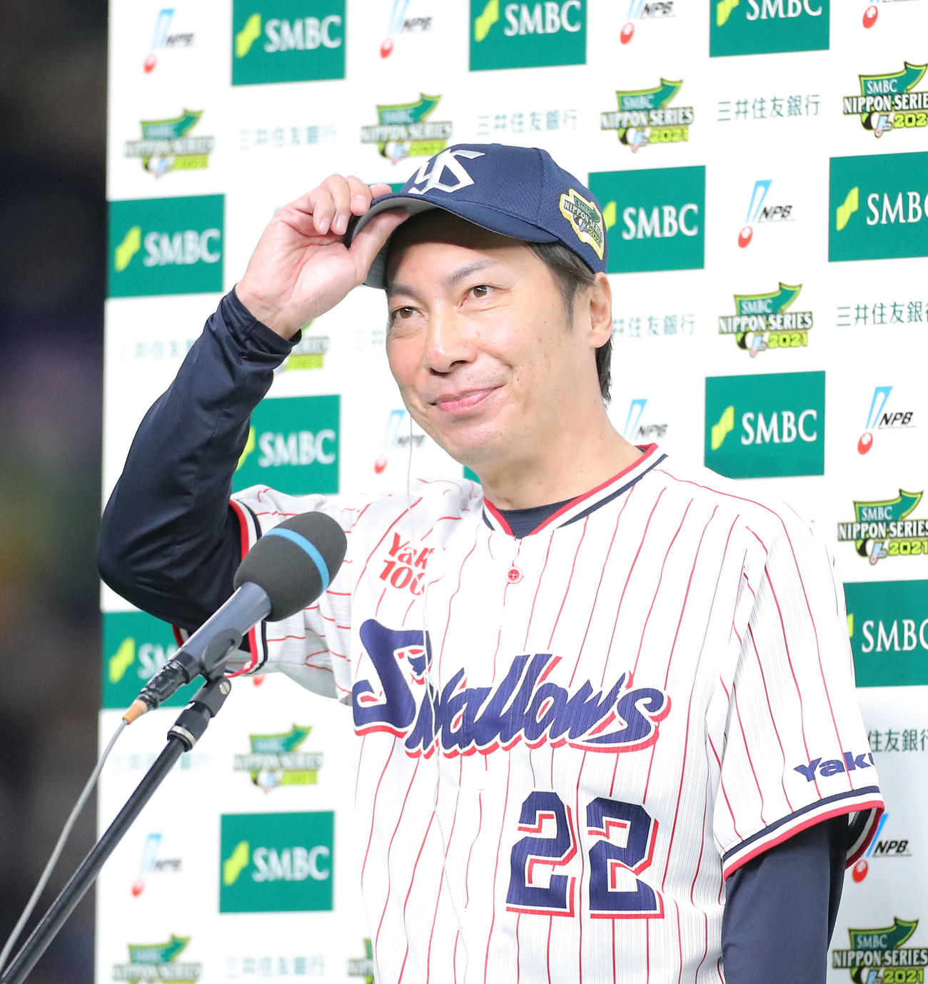 ヤクルト対オリックス　オリックスに勝利し、インタビューに答える高津監督（撮影・河田真司）