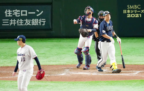 ヤクルト対オリックス　7回表オリックス無死、空振り三振に倒れる杉本。投手石山（撮影・江口和貴）